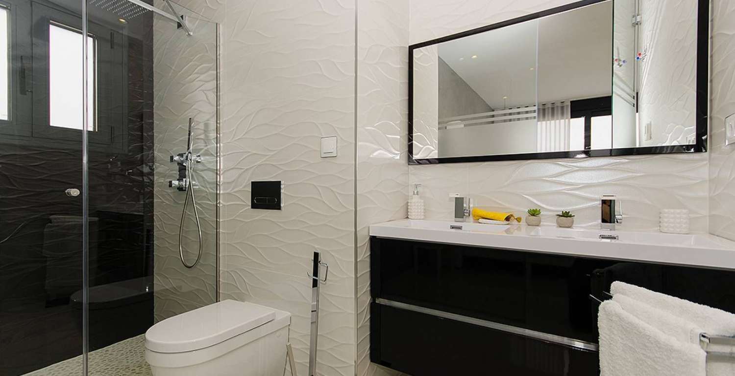 Villa en venta en Campoamor (Orihuela)