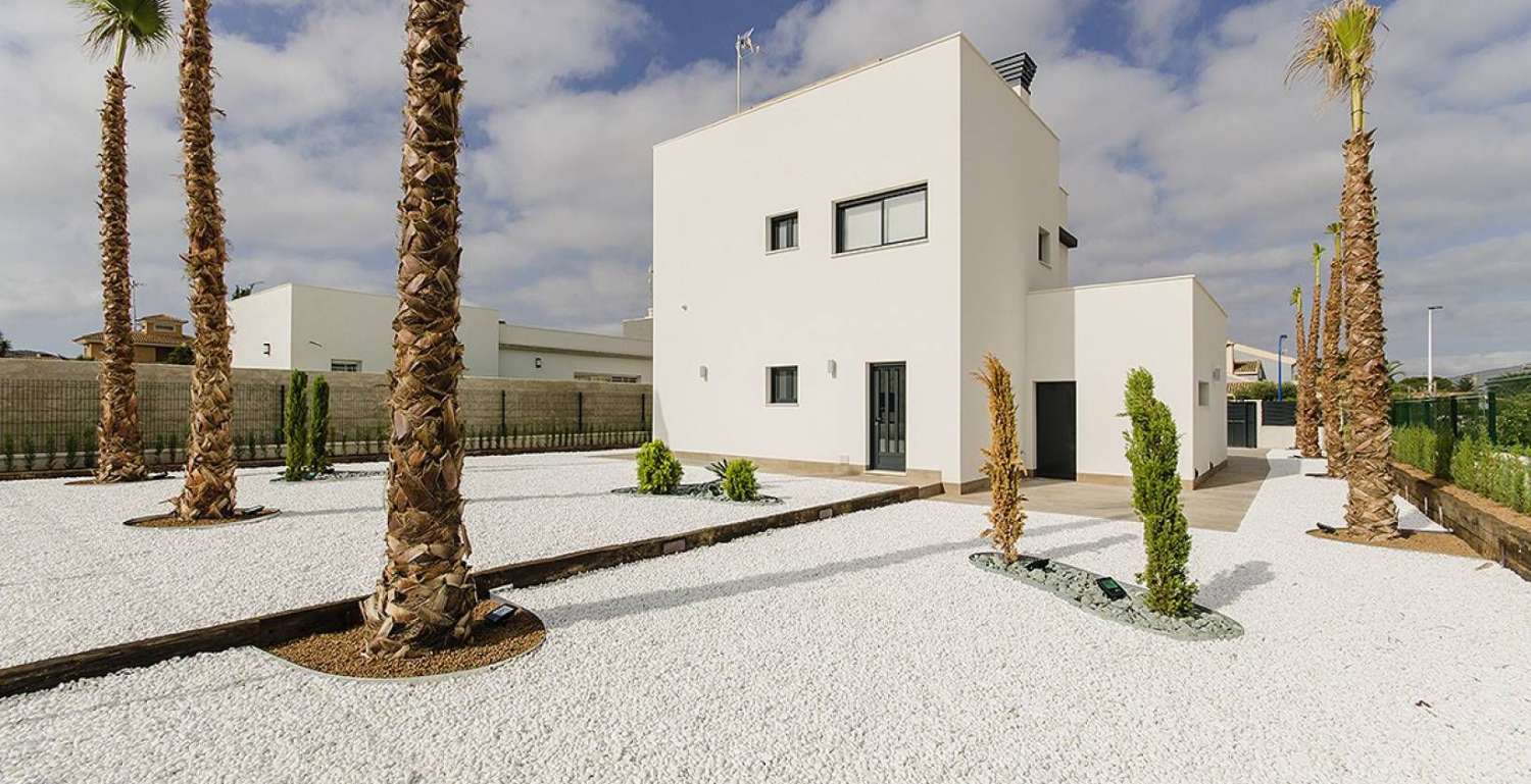 Villa en venta en Campoamor (Orihuela)