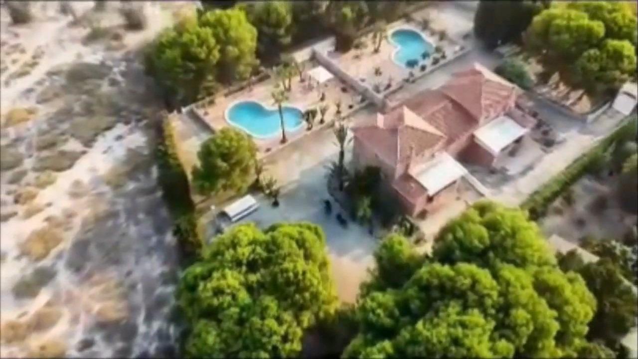 Extraordinaria villa con dos viviendas gemelas