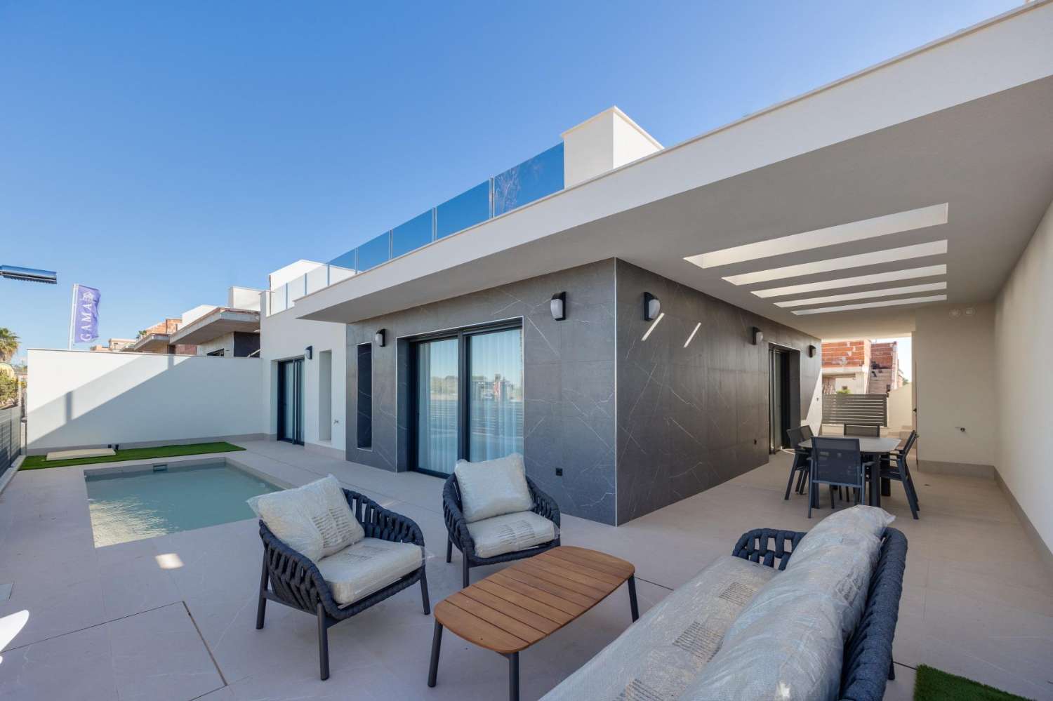 Exclusiva Villa en Torrevieja: Lujo, Comodidad y Proximidad al Mar