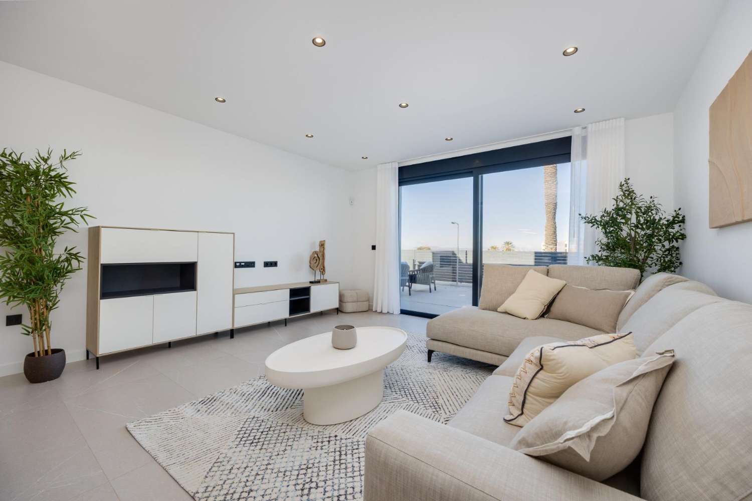 Exclusiva Villa en Torrevieja: Lujo, Comodidad y Proximidad al Mar
