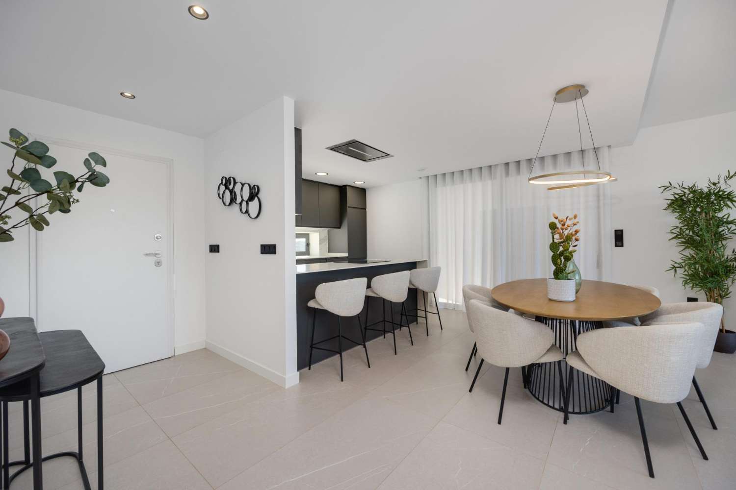 Exclusiva Villa en Torrevieja: Lujo, Comodidad y Proximidad al Mar