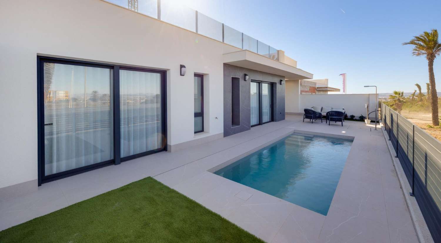 Exclusiva Villa en Torrevieja: Lujo, Comodidad y Proximidad al Mar