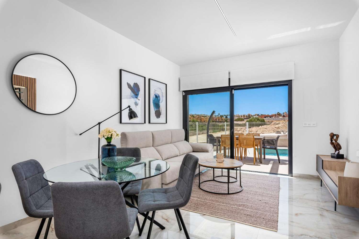 Villa con Piscina Privada en Algorfa, Alicante
