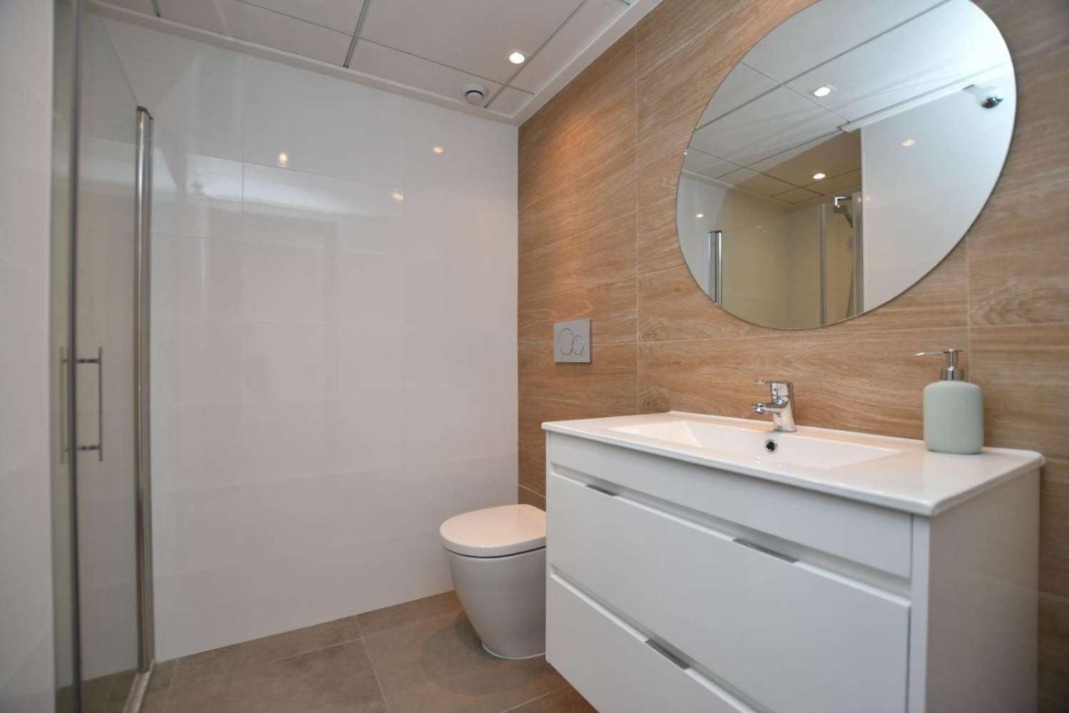 Bungalow Nuevo en San Miguel de Salinas – ¡Tu Paraíso a Solo 5 km del Mar!