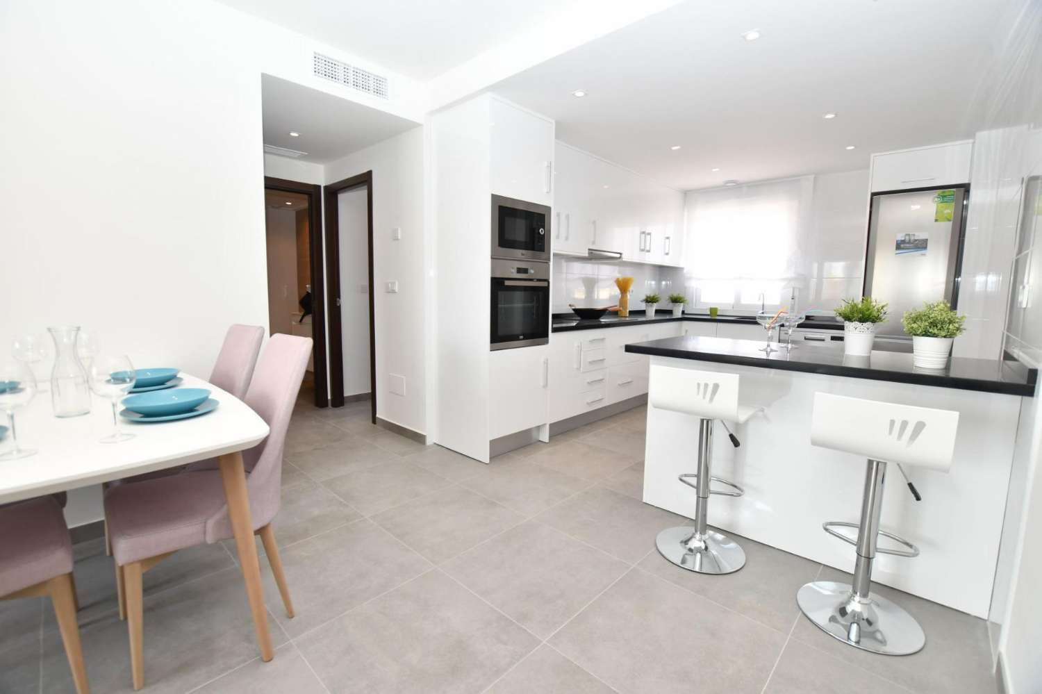 Bungalow Nuevo en San Miguel de Salinas – ¡Tu Paraíso a Solo 5 km del Mar!