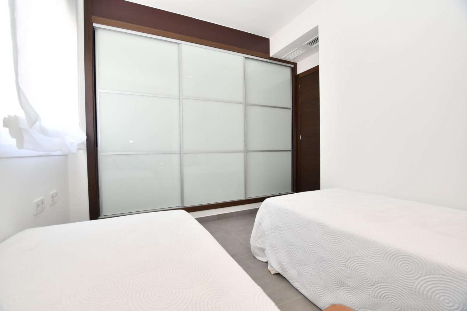 Bungalow Nuevo en San Miguel de Salinas – ¡Tu Paraíso a Solo 5 km del Mar!