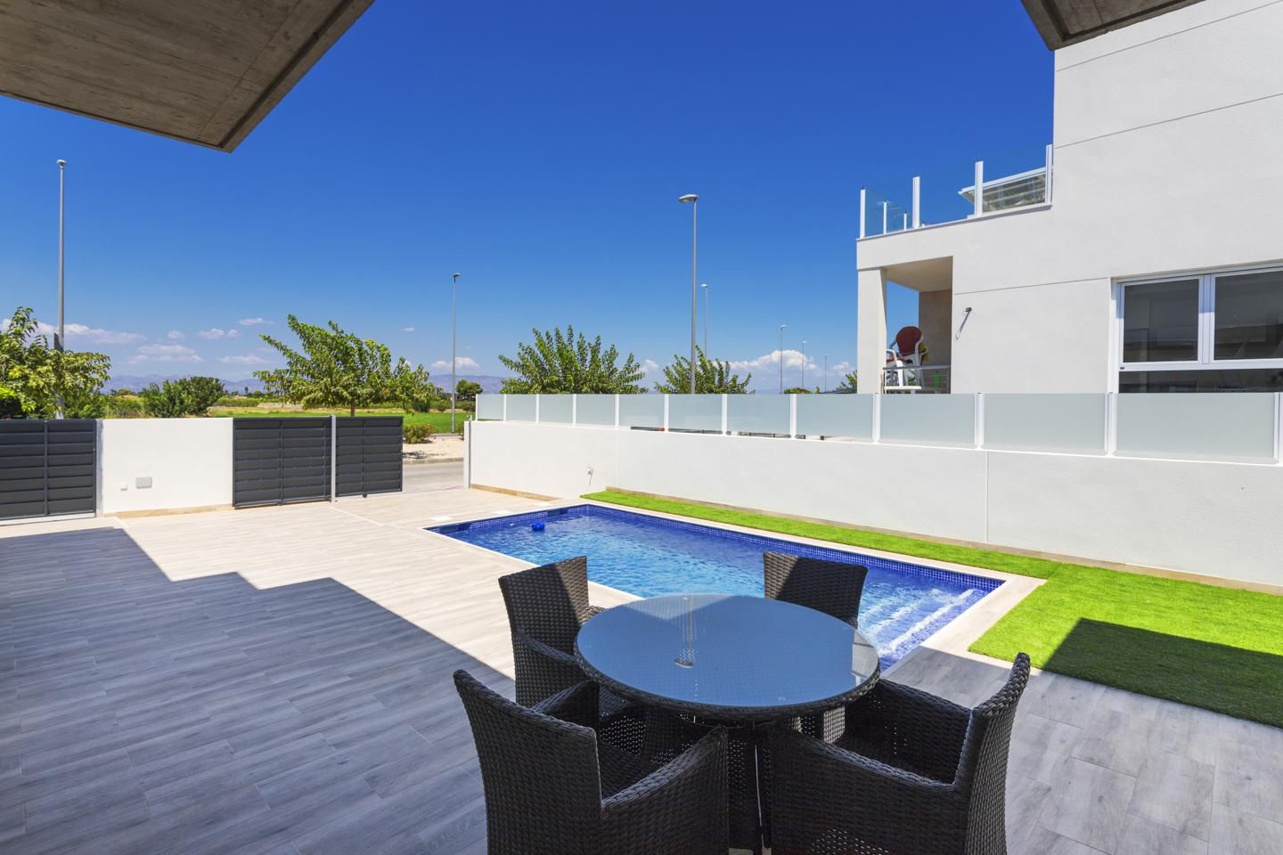 Bonita Villa Moderna en Daya Nueva (Alicante)