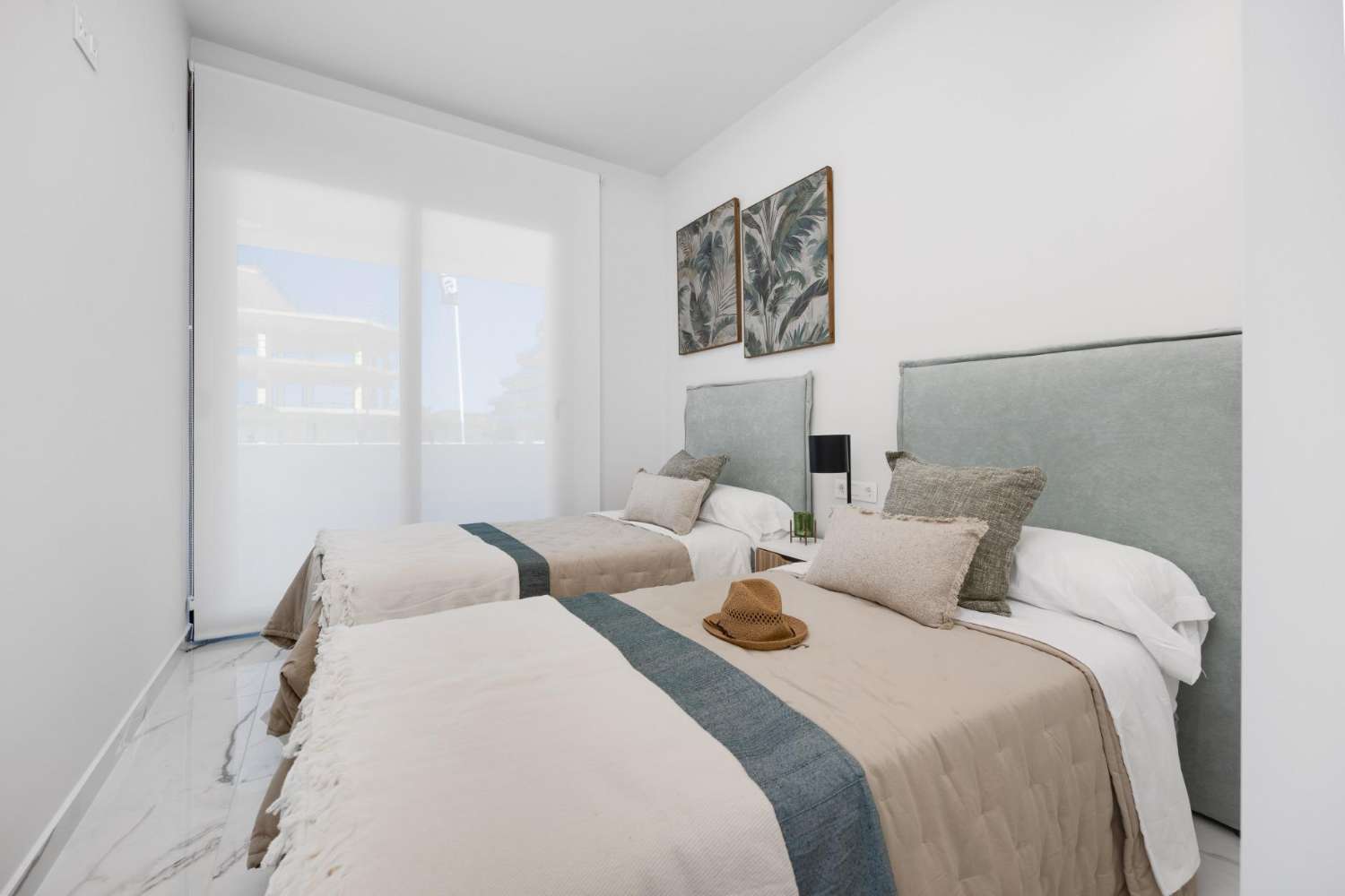 Moderno Ático en San Miguel de Salinas con Solarium y Terraza Privadas