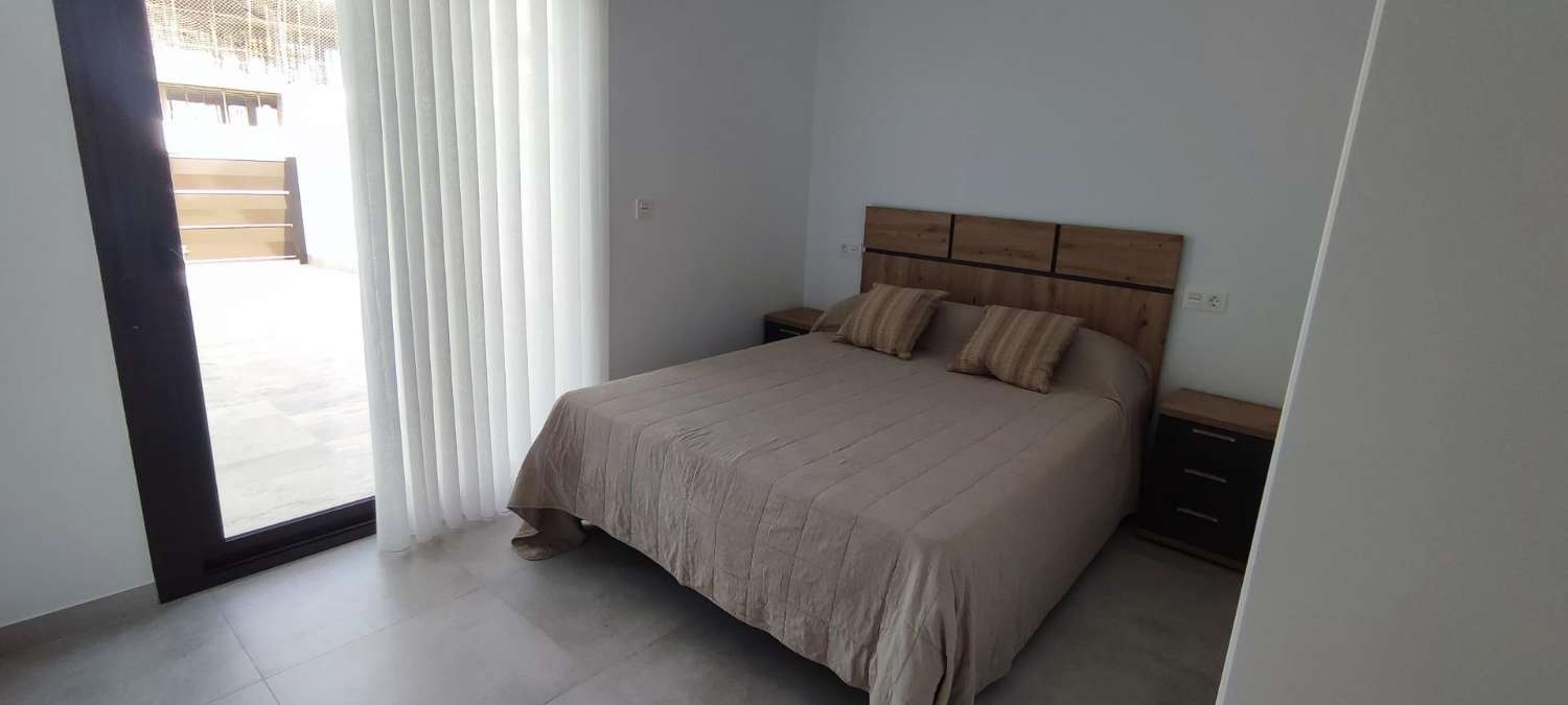 Encantador Bungalow con Terraza Privada en Pilar de la Horadada