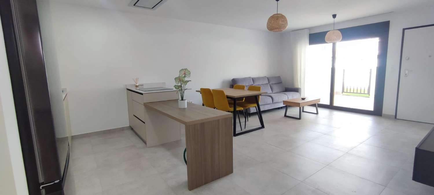Encantador Bungalow con Terraza Privada en Pilar de la Horadada