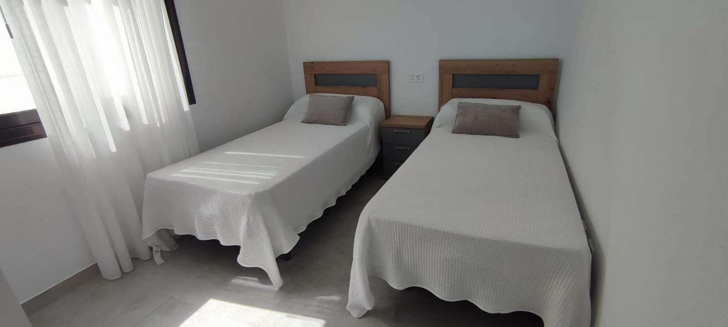 Encantador Bungalow con Terraza Privada en Pilar de la Horadada