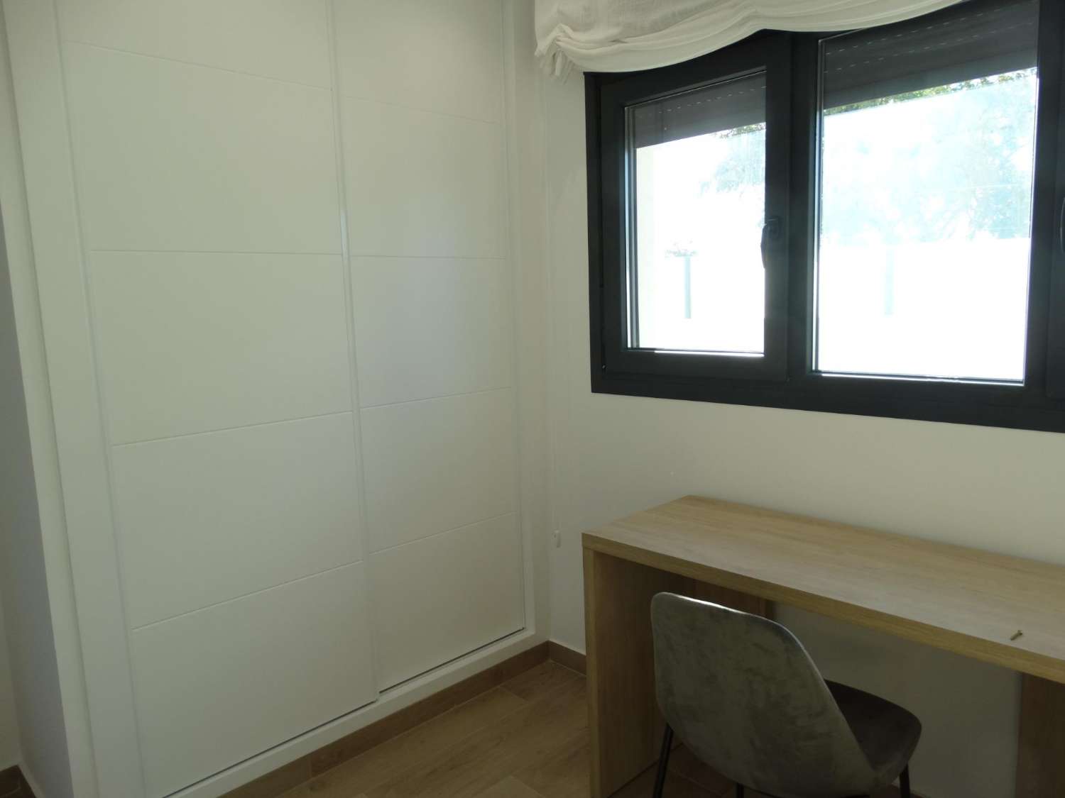 Bungalow Soleado con Terraza Privada en Pilar de la Horadada