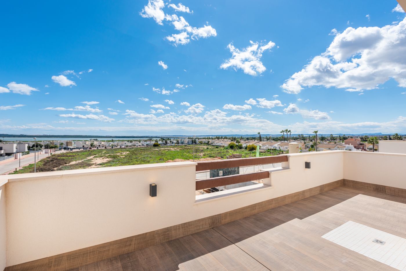 Exquisita Villa con Piscina Privada y Jardín en Ciudad Quesada