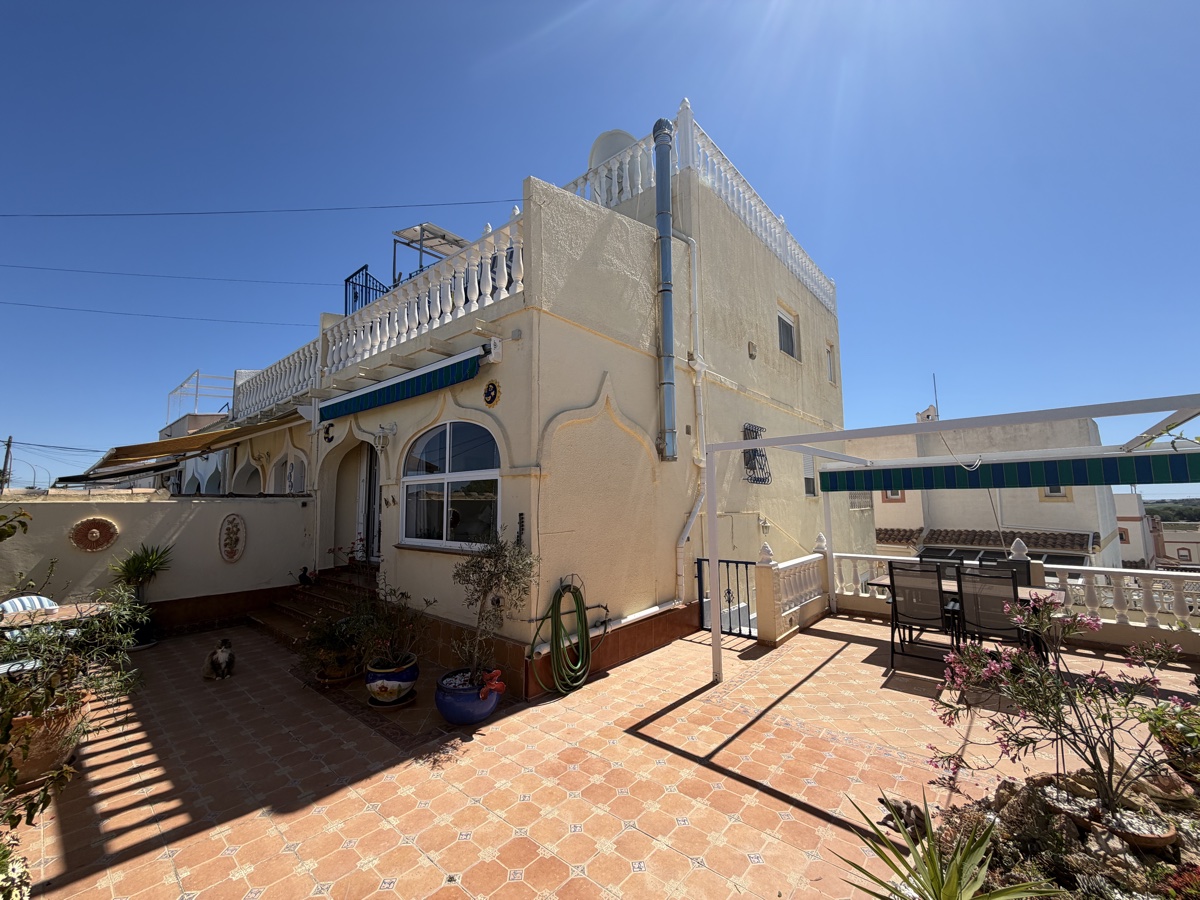 Maison de ville de 3 chambres et 3 salles de bain à San Miguel De Salinas