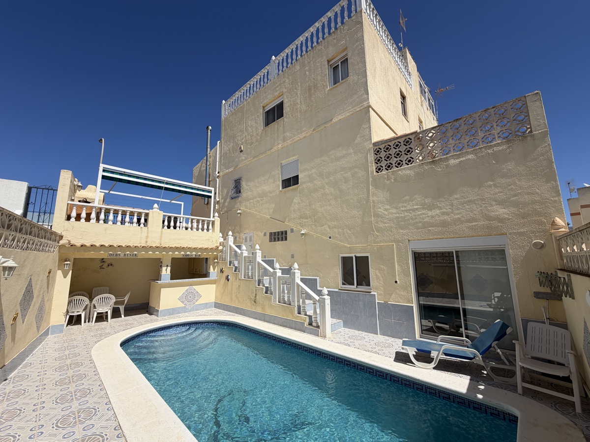 Maison de ville de 3 chambres et 3 salles de bain à San Miguel De Salinas