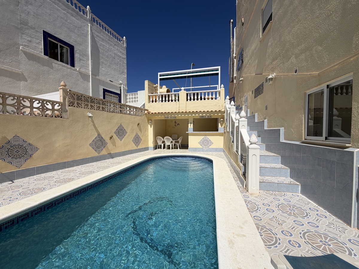 Maison de ville de 3 chambres et 3 salles de bain à San Miguel De Salinas