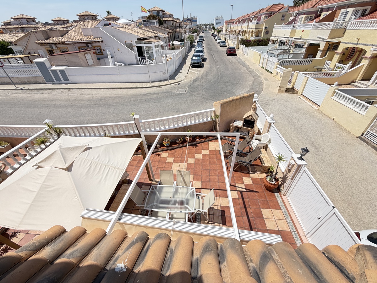 Casa adosada de 2 dormitorios y 2 baños en La Zenia