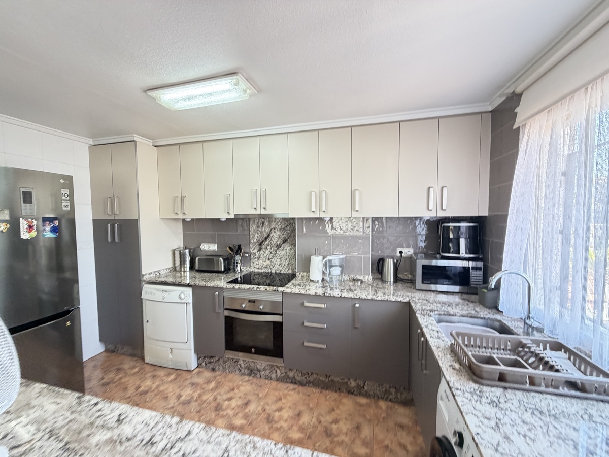 Casa adosada de 2 dormitorios y 2 baños en La Zenia
