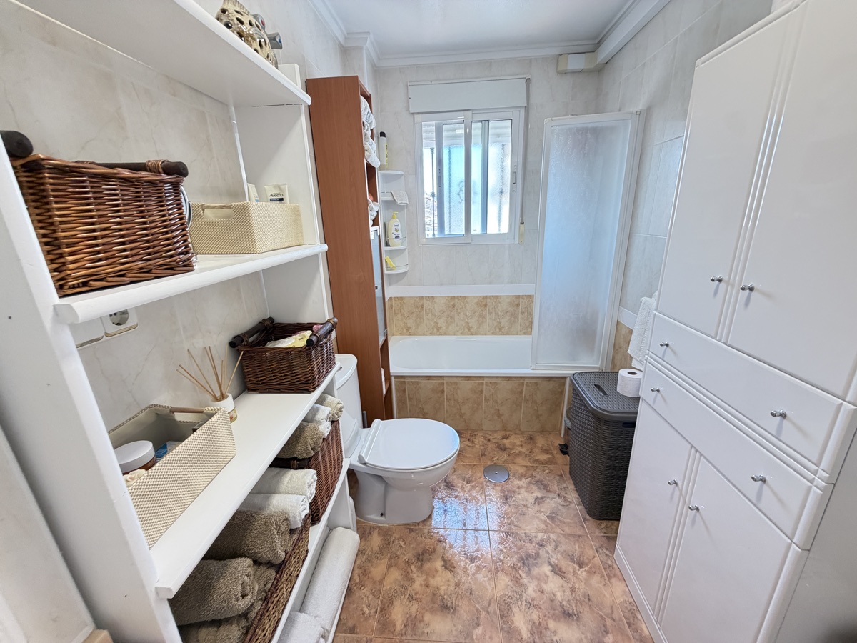 Casa adosada de 2 dormitorios y 2 baños en La Zenia