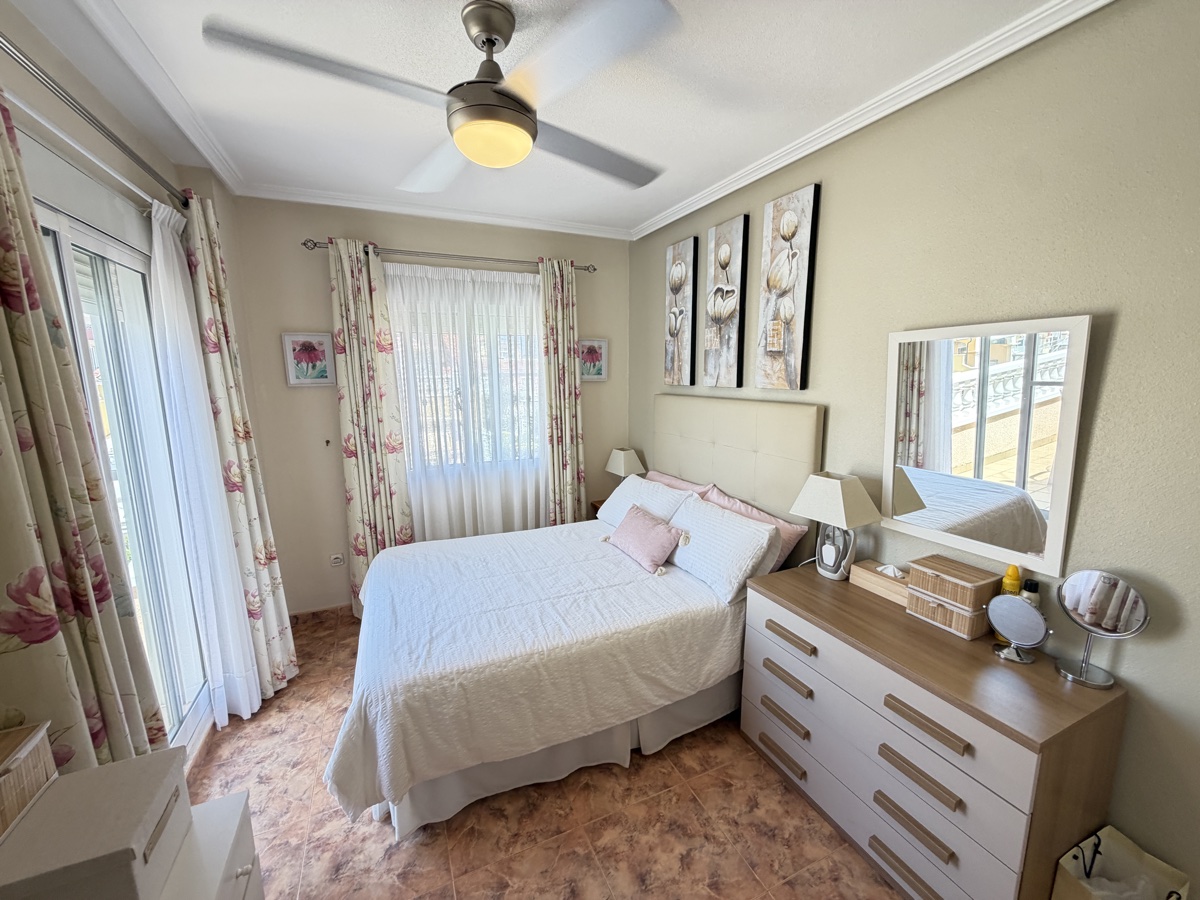 Casa adosada de 2 dormitorios y 2 baños en La Zenia