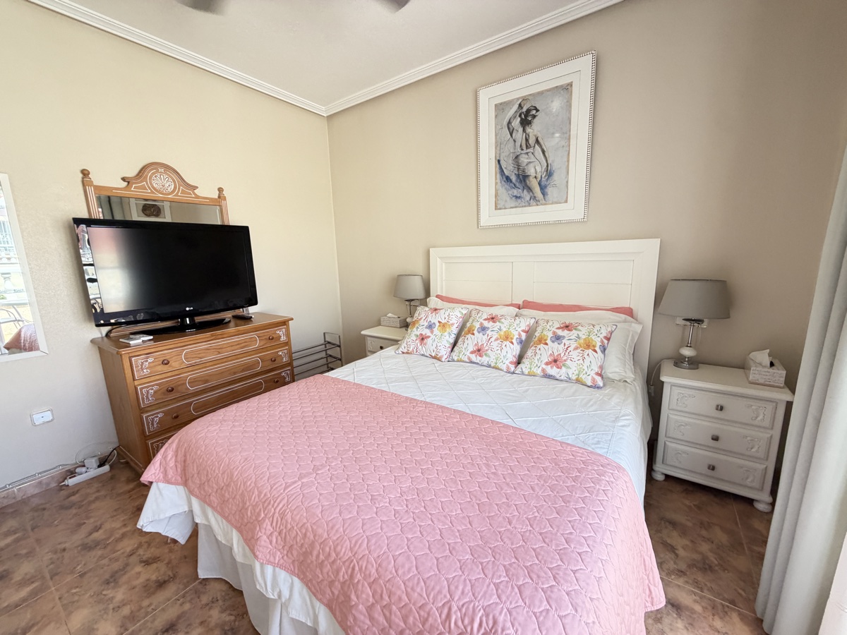 Casa adosada de 2 dormitorios y 2 baños en La Zenia