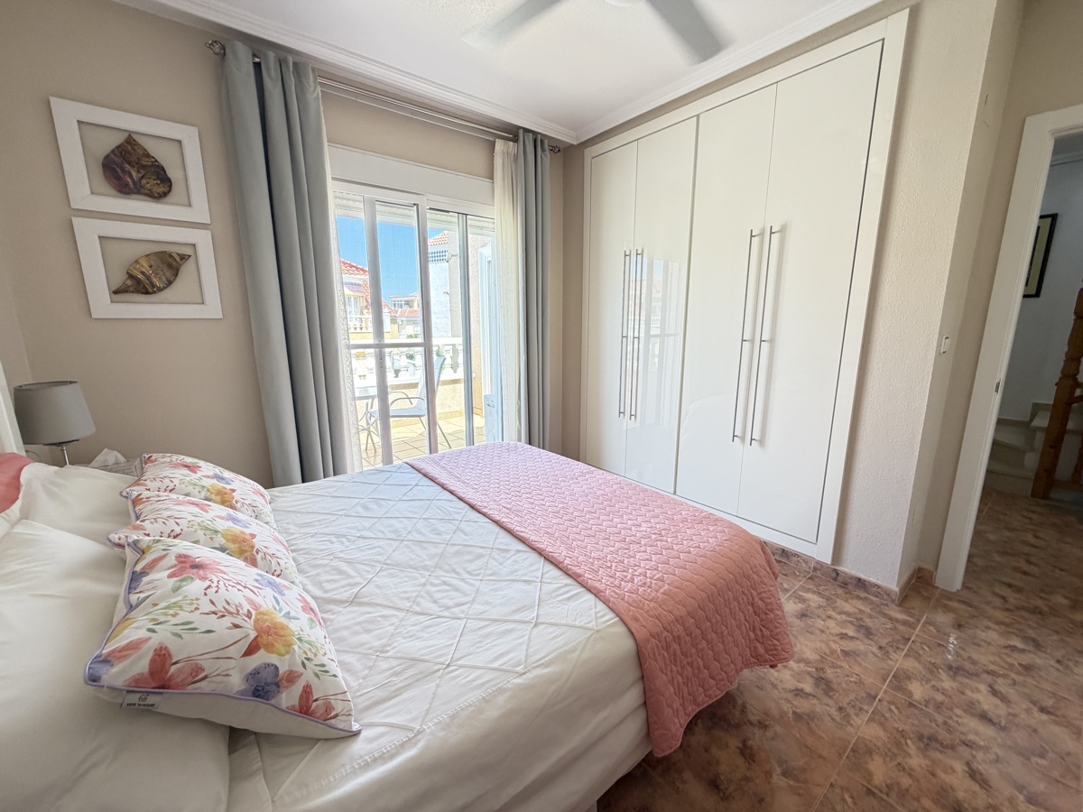 Casa adosada de 2 dormitorios y 2 baños en La Zenia
