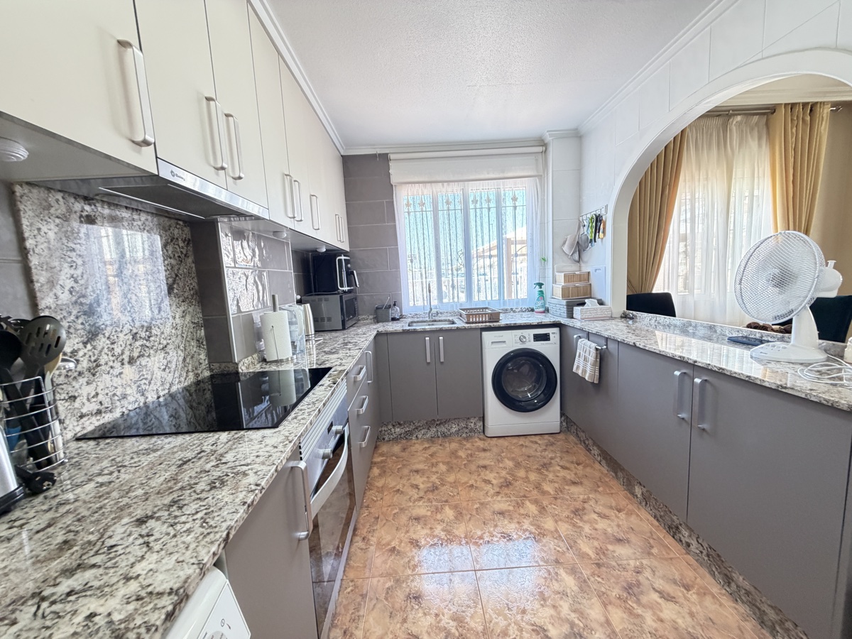 Casa adosada de 2 dormitorios y 2 baños en La Zenia