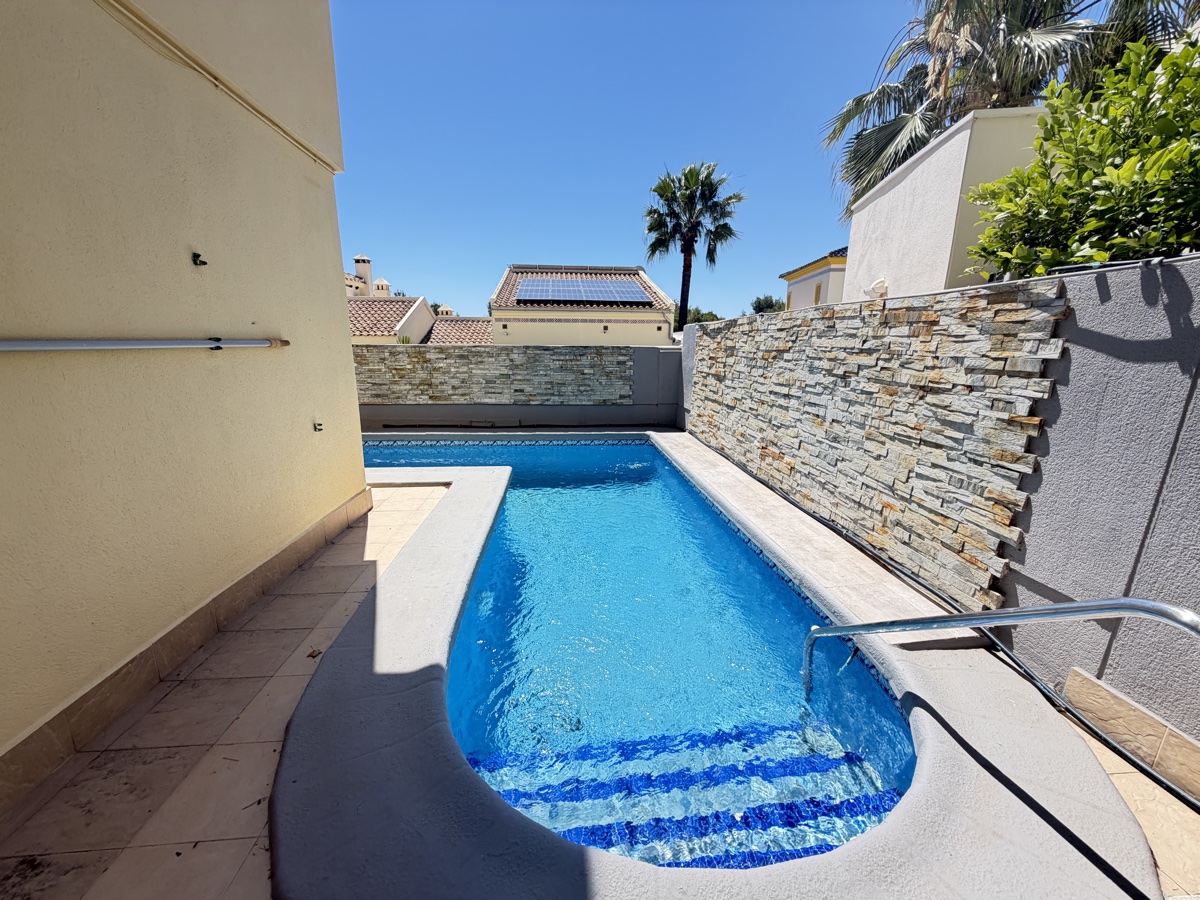 Villa de 4 dormitorios/4 baños en Las Ramblas Golf