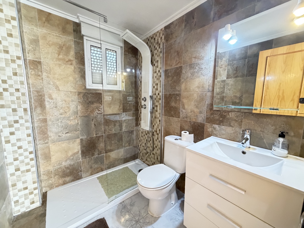 Villa de 4 dormitorios y 3 baños en Villamartin