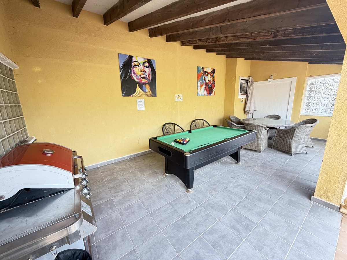 Villa de 4 dormitorios y 3 baños en Villamartin