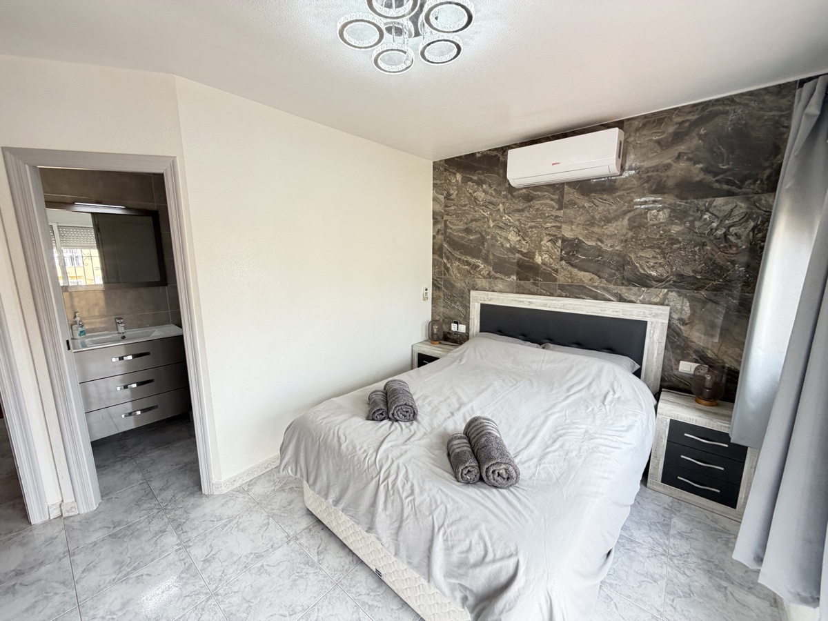 Villa de 4 dormitorios y 3 baños en Villamartin