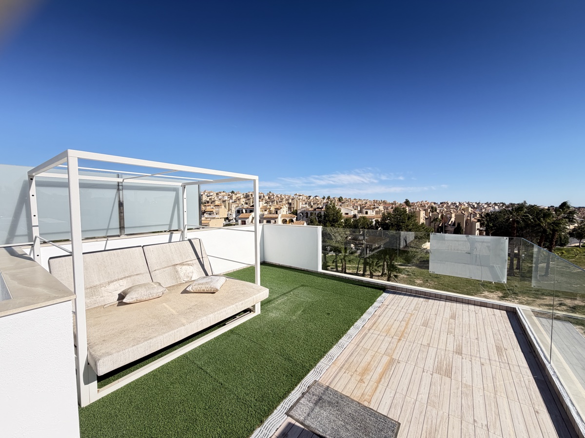 Villa de 4 dormitorios y 3 baños en Villamartin