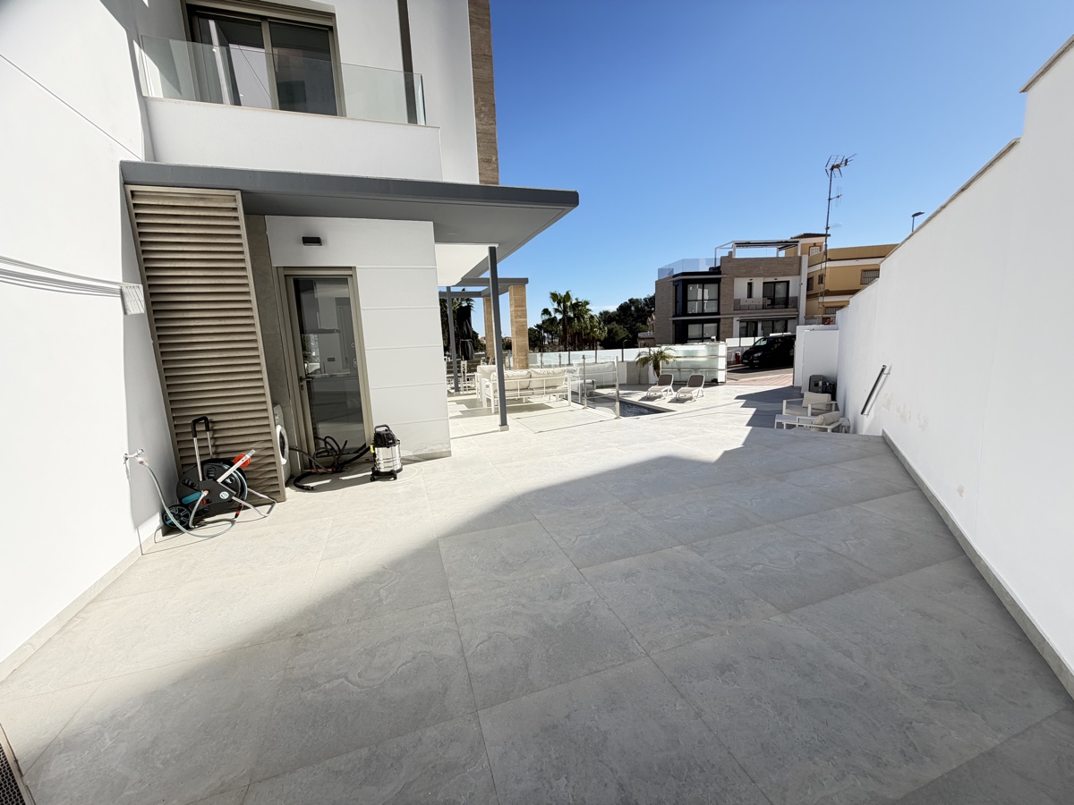 Villa de 4 dormitorios y 3 baños en Villamartin