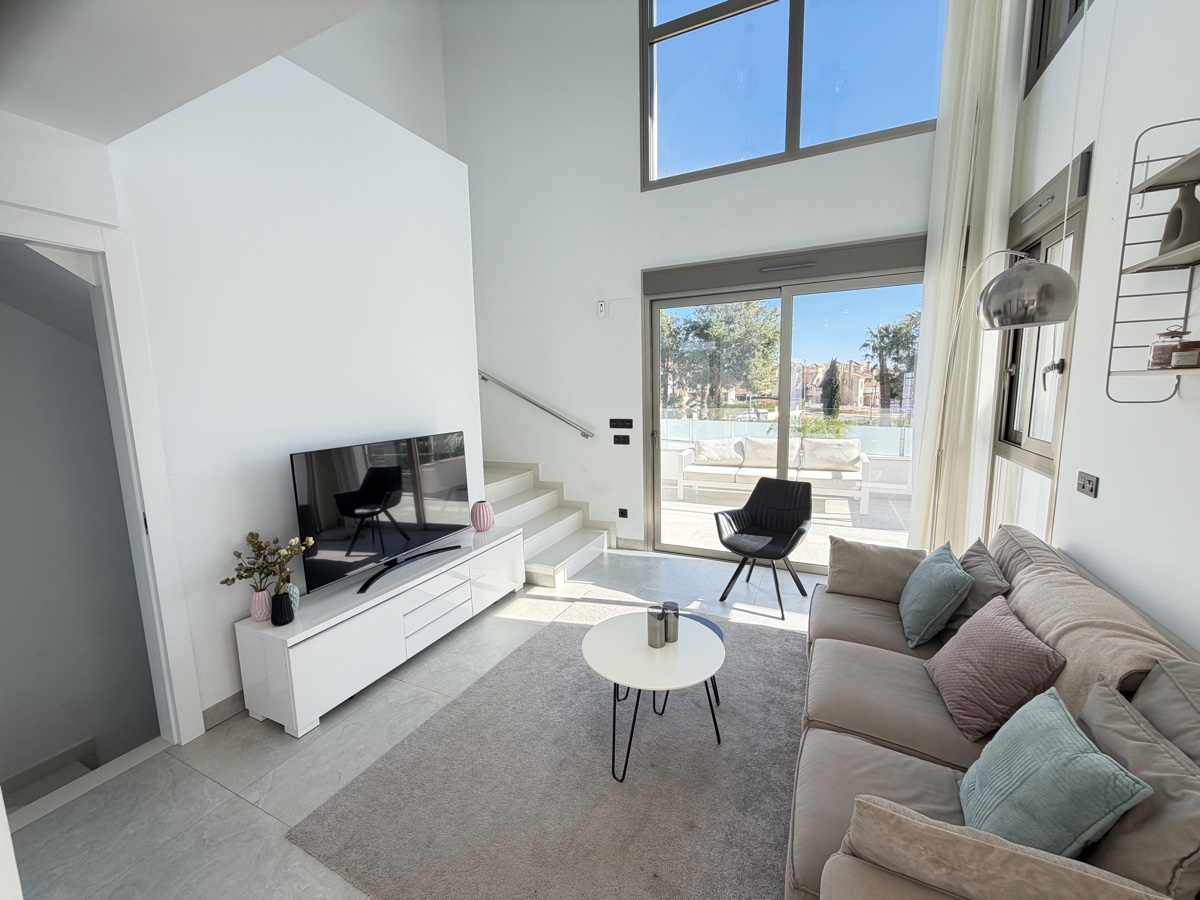 Villa de 4 dormitorios y 3 baños en Villamartin
