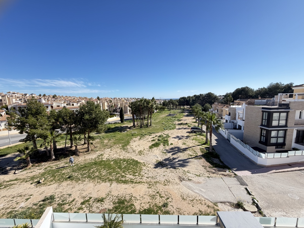 Villa de 4 dormitorios y 3 baños en Villamartin