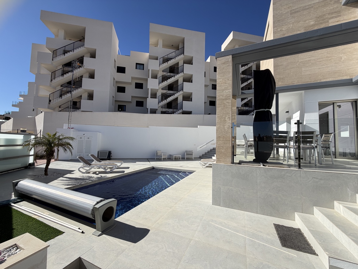 Villa de 4 dormitorios y 3 baños en Villamartin