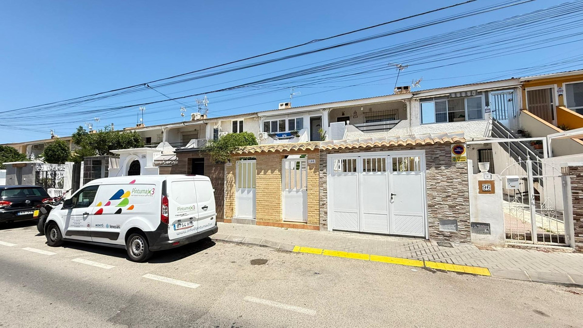 Villa de 2 dormitorios en venta en Torrevieja.