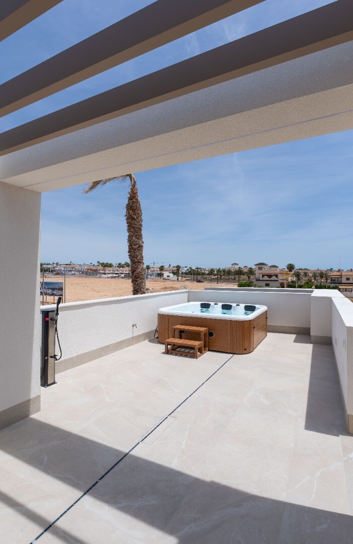 Quadruple villas in Los Alcázares, near Serena Golf and 500m from the Mar Menor