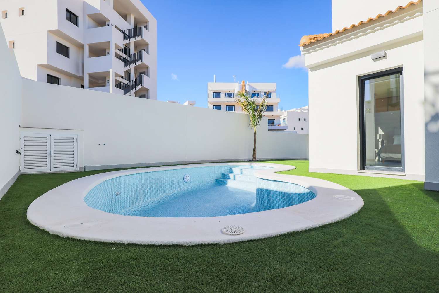 Villa totalmente renovada en Las Filipinas - Orihuela Costa