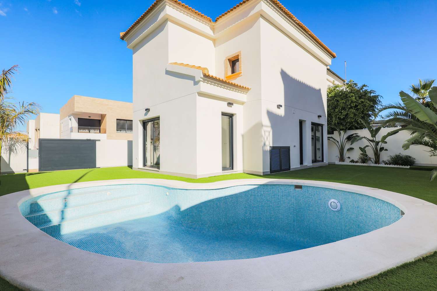 Villa totalmente renovada en Las Filipinas - Orihuela Costa