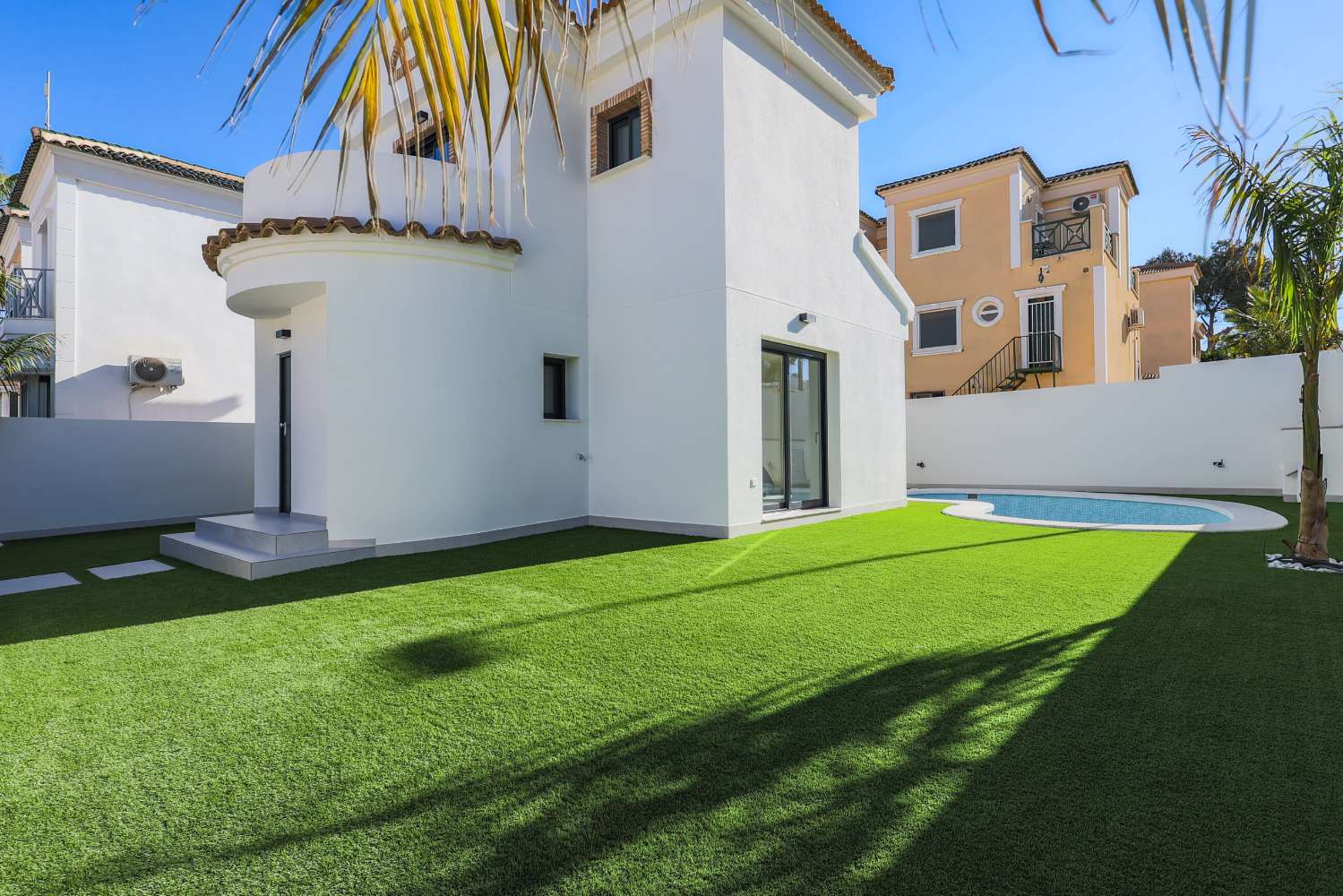 Villa totalmente renovada en Las Filipinas - Orihuela Costa