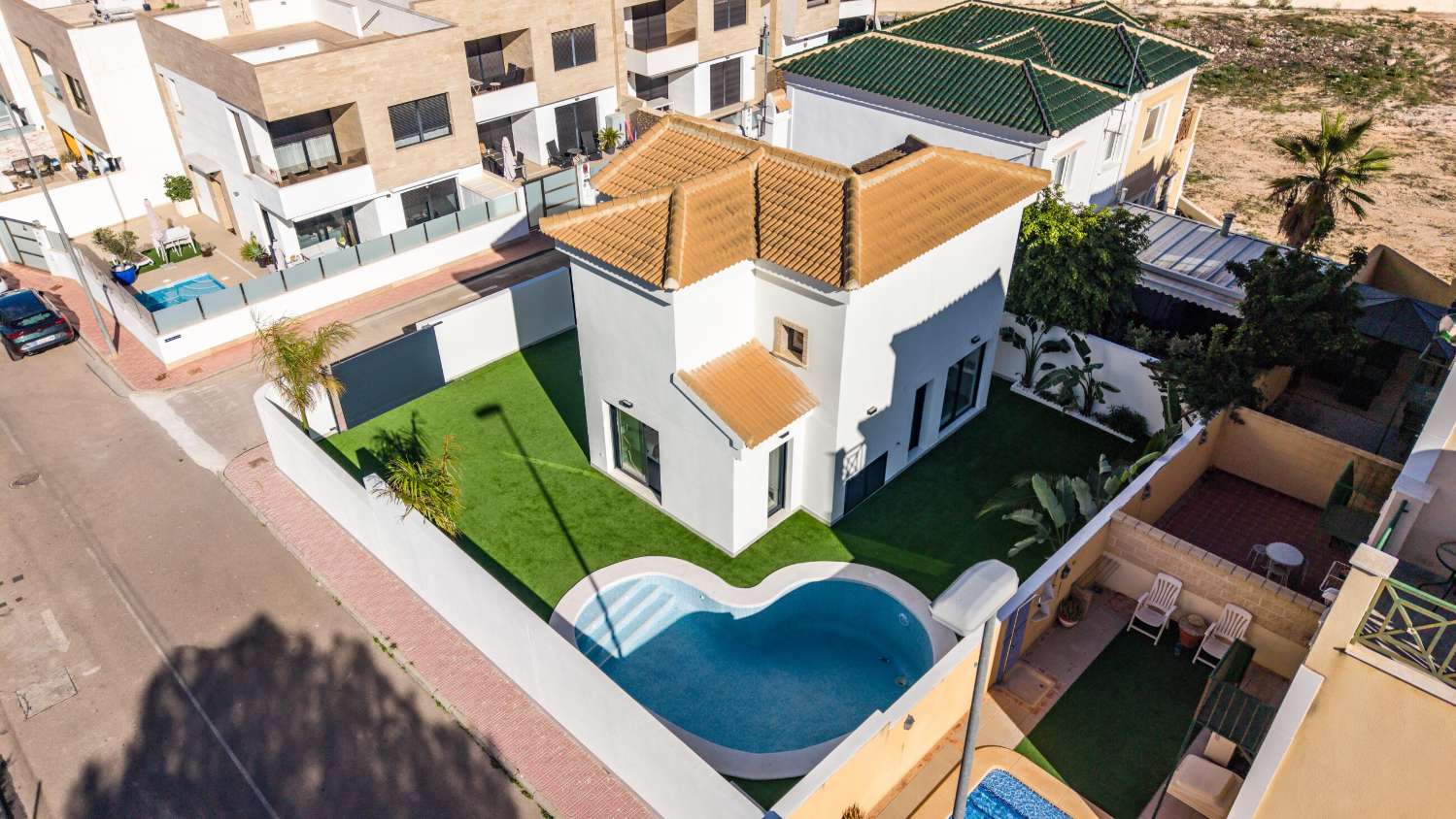 Villa totalmente renovada en Las Filipinas - Orihuela Costa