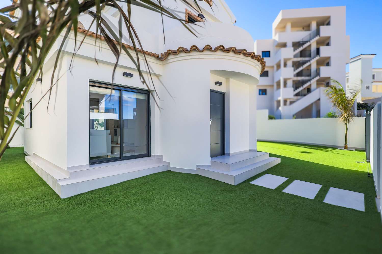 Villa totalmente renovada en Las Filipinas - Orihuela Costa