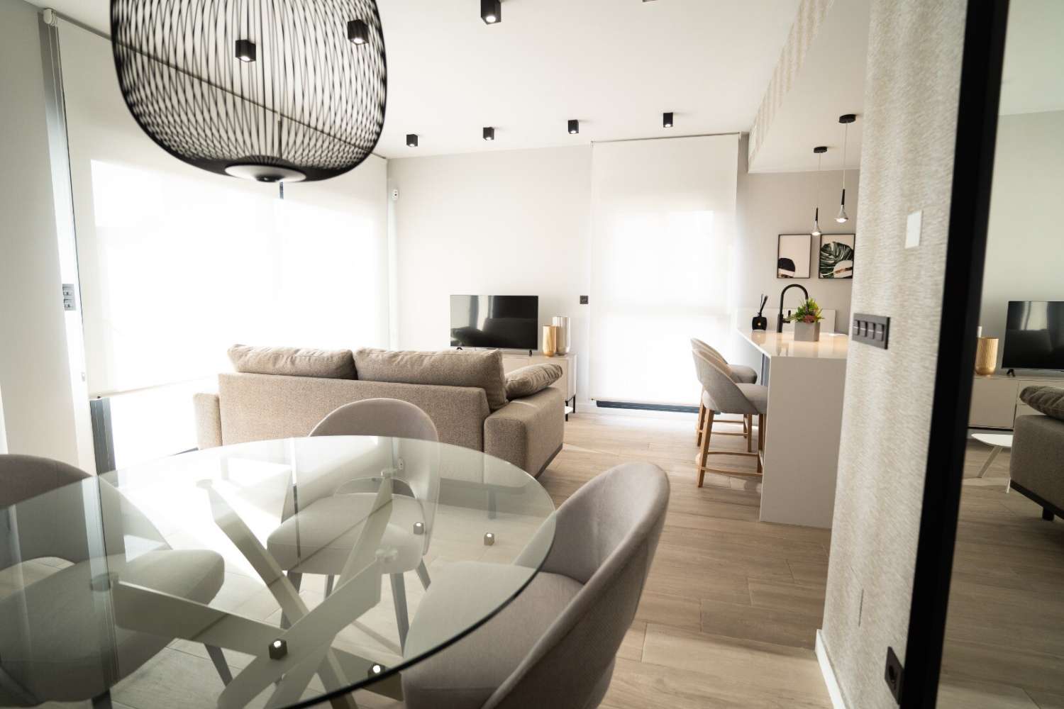 Projet de construction neuve à petite échelle de 26 appartements à Punta Prima, à 1000 m de la mer.