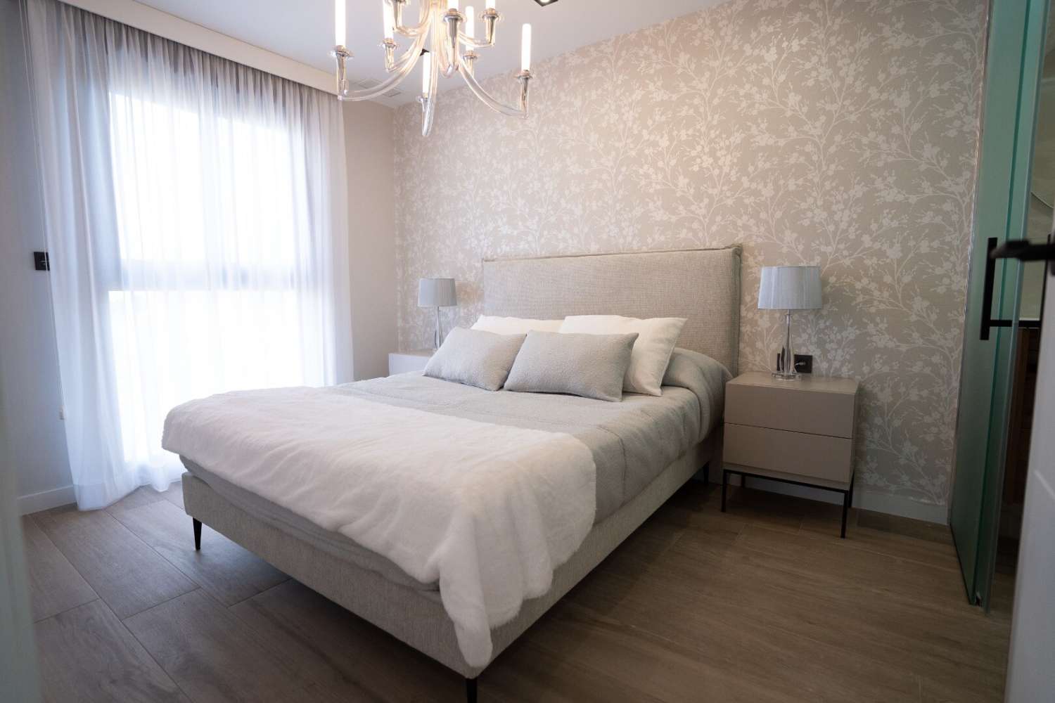 Projet de construction neuve à petite échelle de 26 appartements à Punta Prima, à 1000 m de la mer.