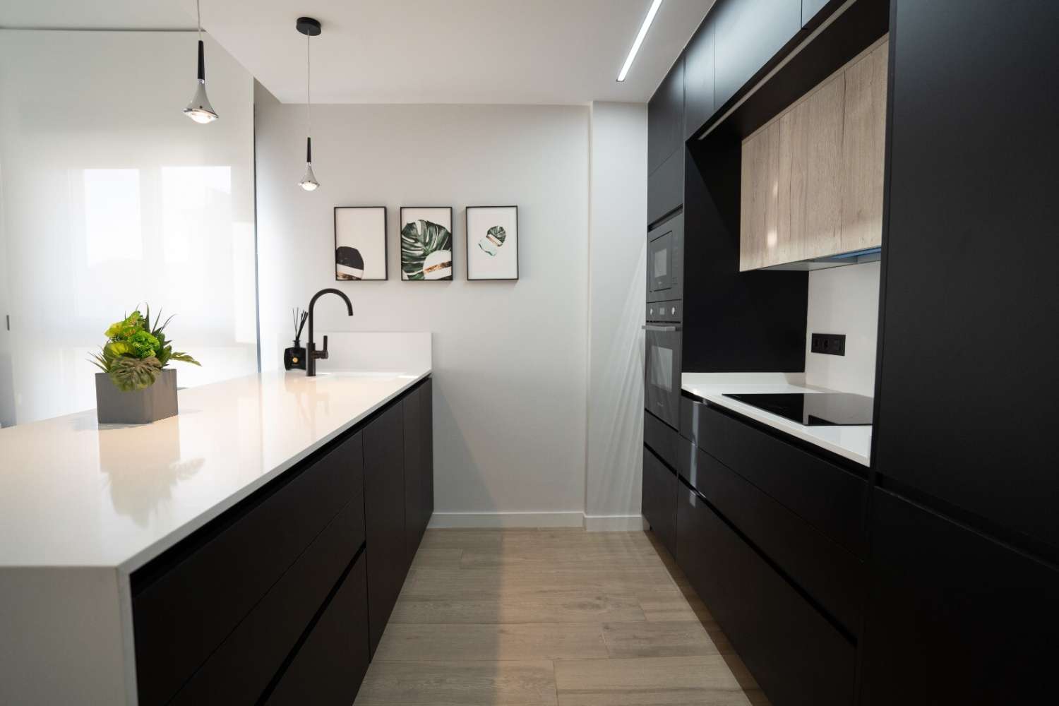 Projet de construction neuve à petite échelle de 26 appartements à Punta Prima, à 1000 m de la mer.
