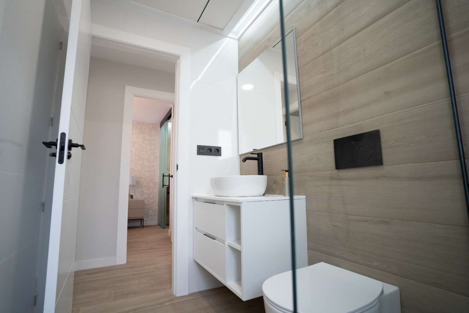 Projet de construction neuve à petite échelle de 26 appartements à Punta Prima, à 1000 m de la mer.
