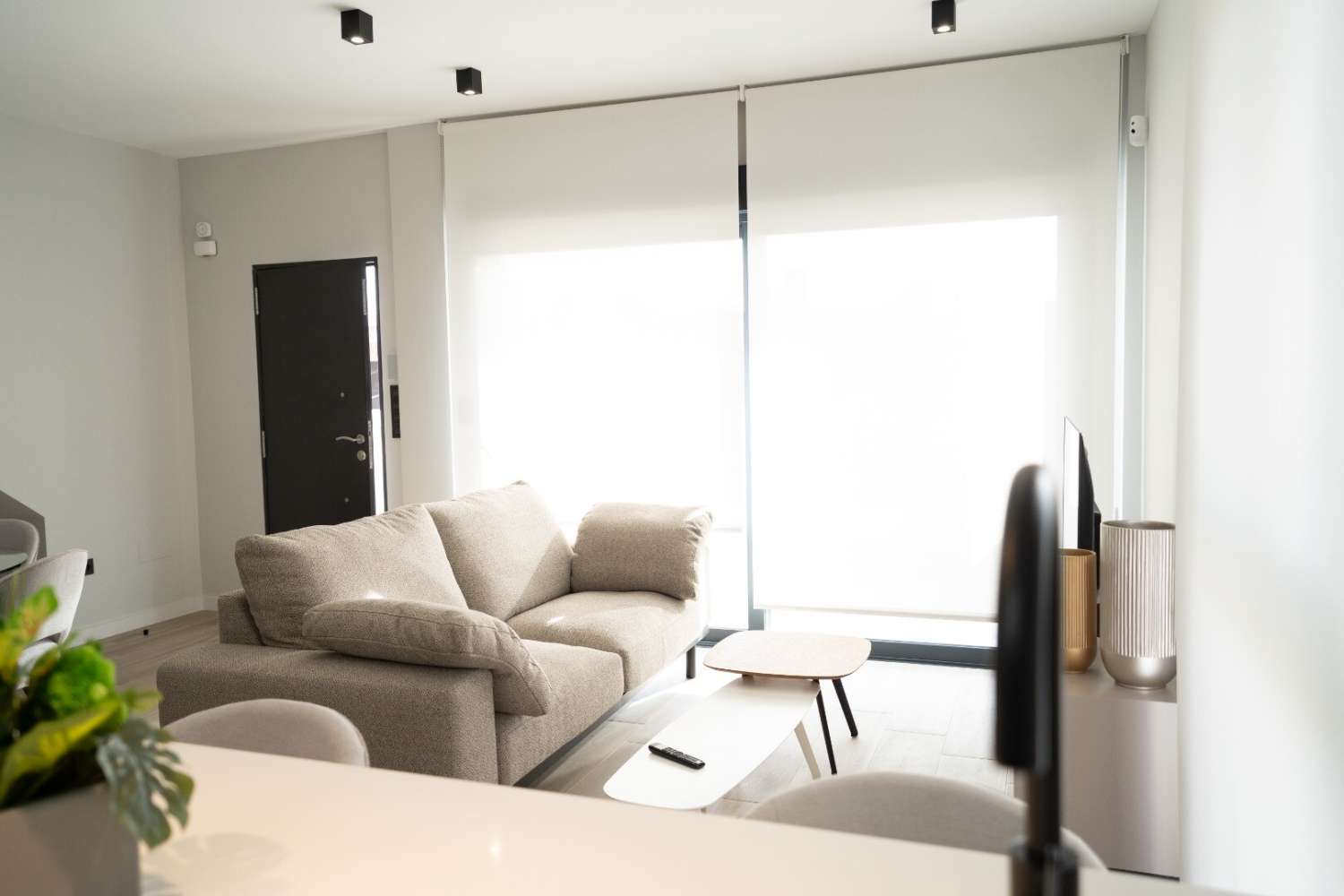 Projet de construction neuve à petite échelle de 26 appartements à Punta Prima, à 1000 m de la mer.