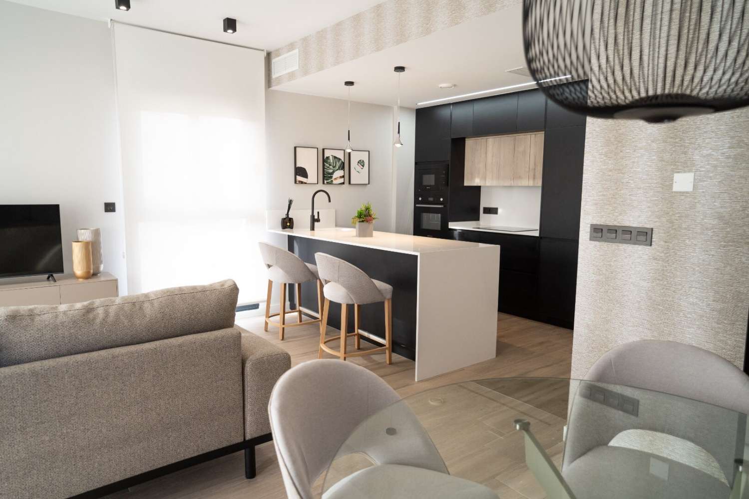 Projet de construction neuve à petite échelle de 26 appartements à Punta Prima, à 1000 m de la mer.